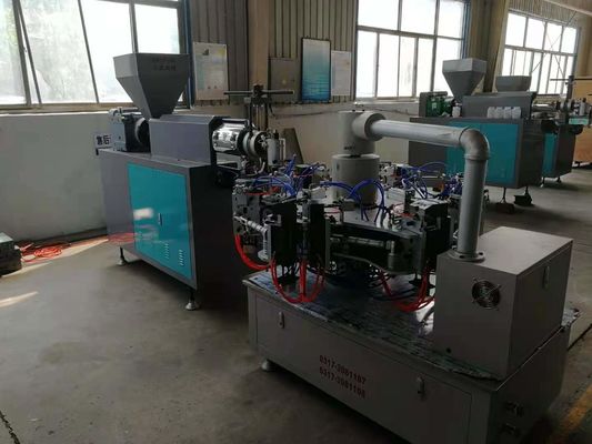 Mesin Blow Molding Botol LDPE 30kg / H Konsumsi Udara 0.4m3 / Min