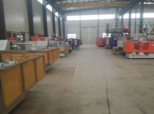 LDPE 1 Liter Blow Moulding Machine 2000kg 8 Stasiun Pembuatan Botol Pvc