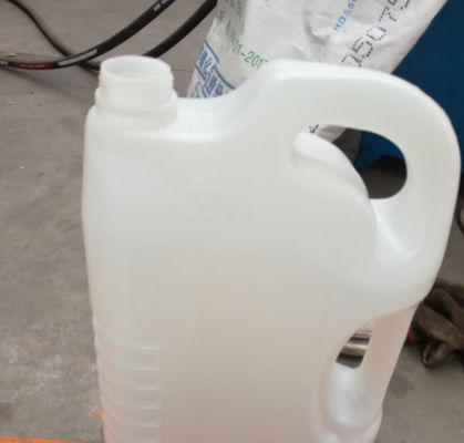 3 Ltr Jerry Can Blow Moulding Machine PE Plastik Jerry Can Membuat Mesin 6000kg