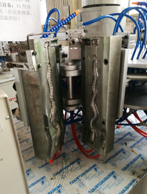 Susu 1000ml Botol Plastik Blow Molding Machine 4 Cetakan Rotary Sepenuhnya Otomatis